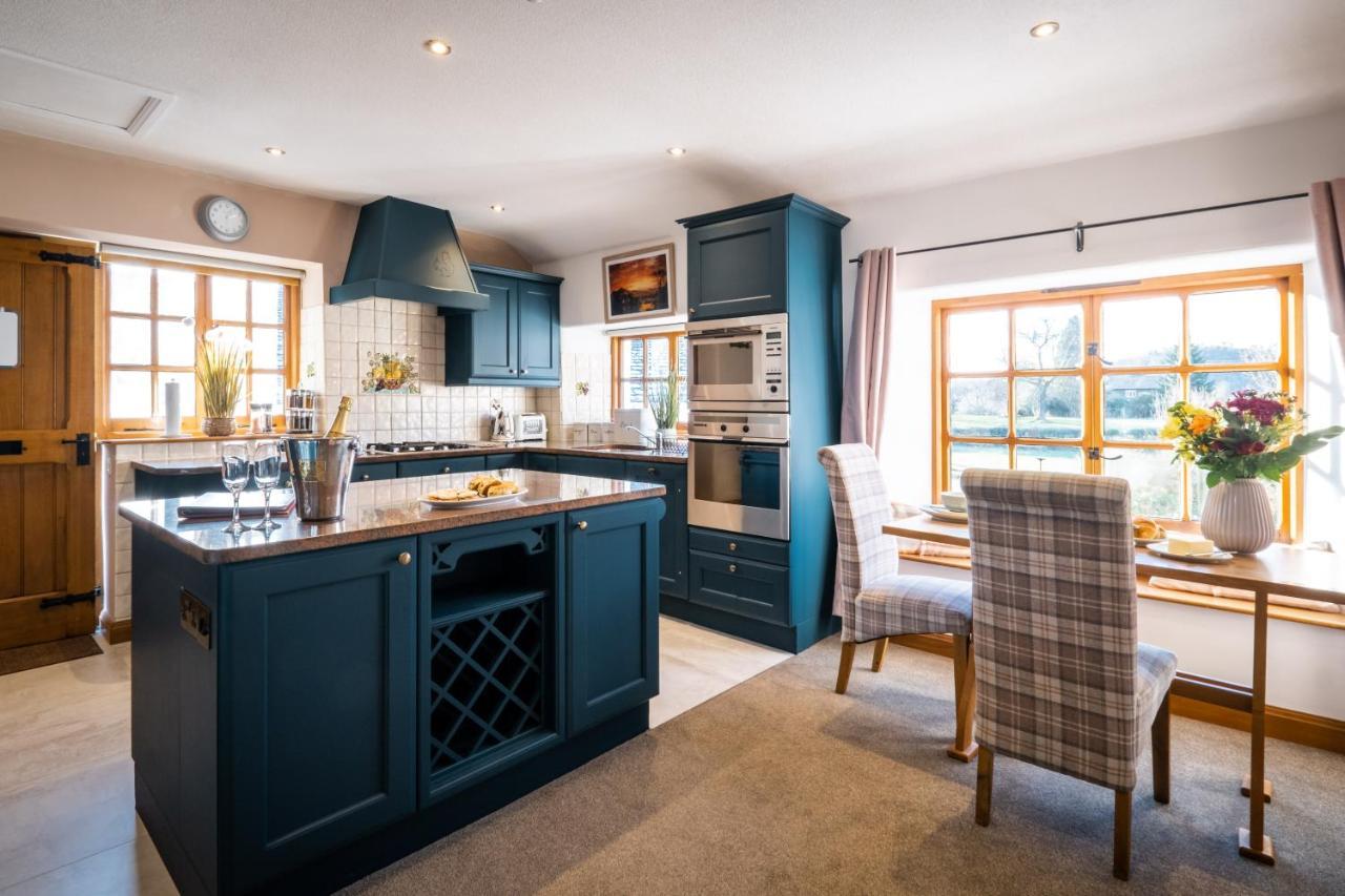 Stunning Cottage Grade 2 Listed With Parking And Hot Tub Bowness-on-Windermere Exterior foto