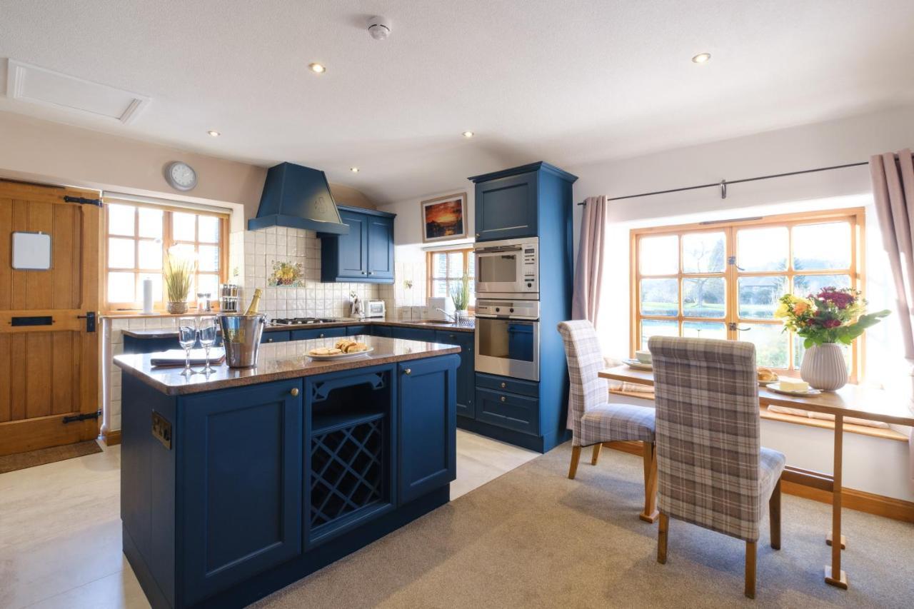 Stunning Cottage Grade 2 Listed With Parking And Hot Tub Bowness-on-Windermere Exterior foto