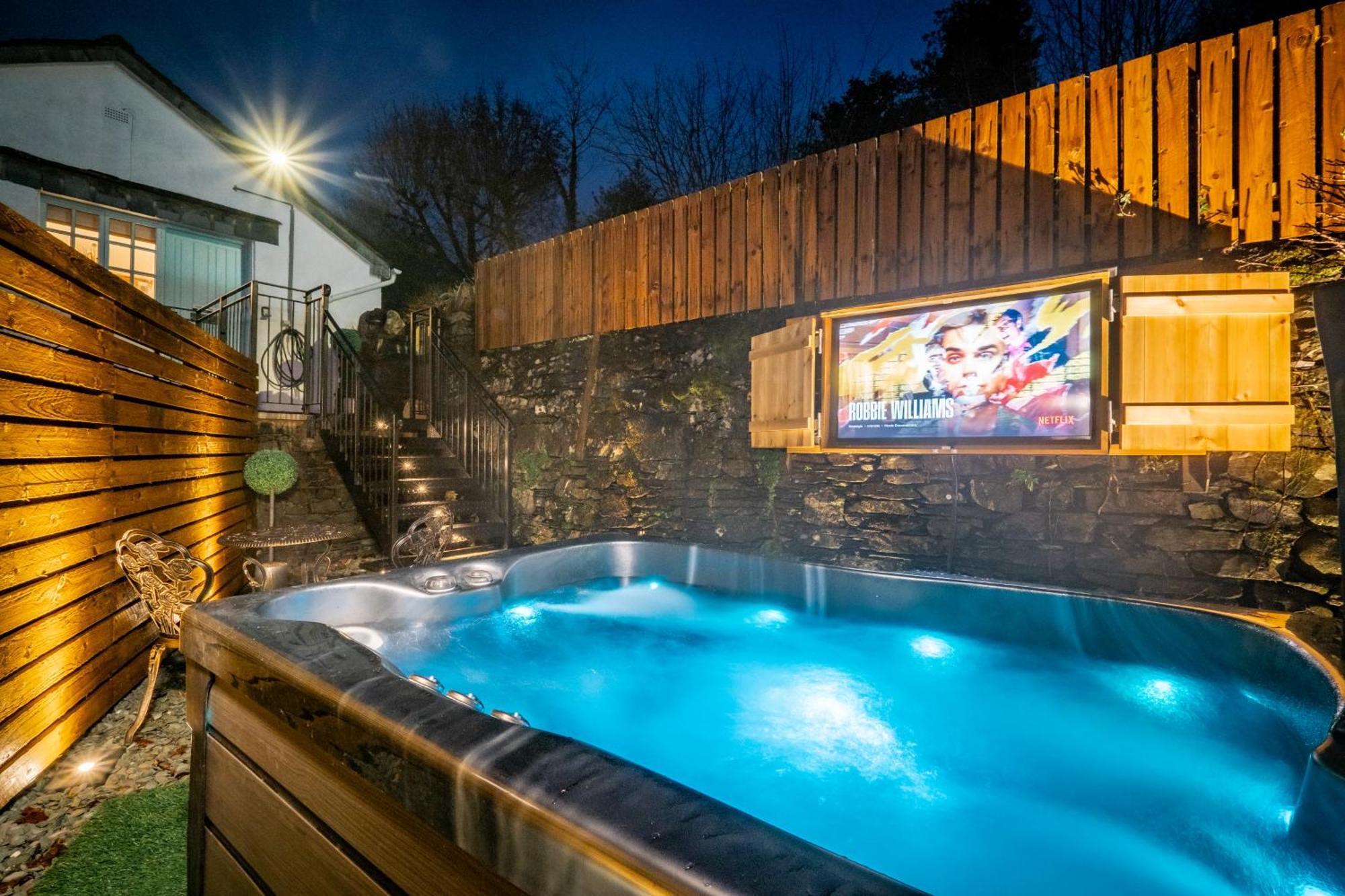 Stunning Cottage Grade 2 Listed With Parking And Hot Tub Bowness-on-Windermere Exterior foto