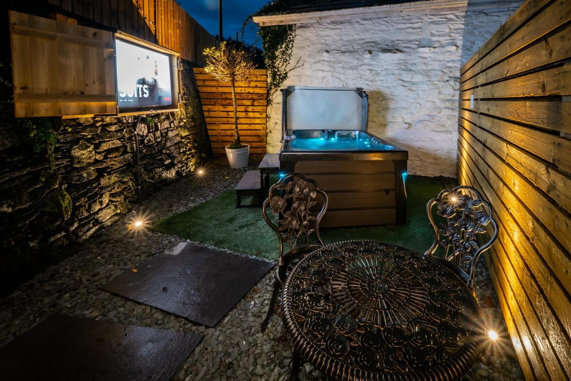 Stunning Cottage Grade 2 Listed With Parking And Hot Tub Bowness-on-Windermere Exterior foto