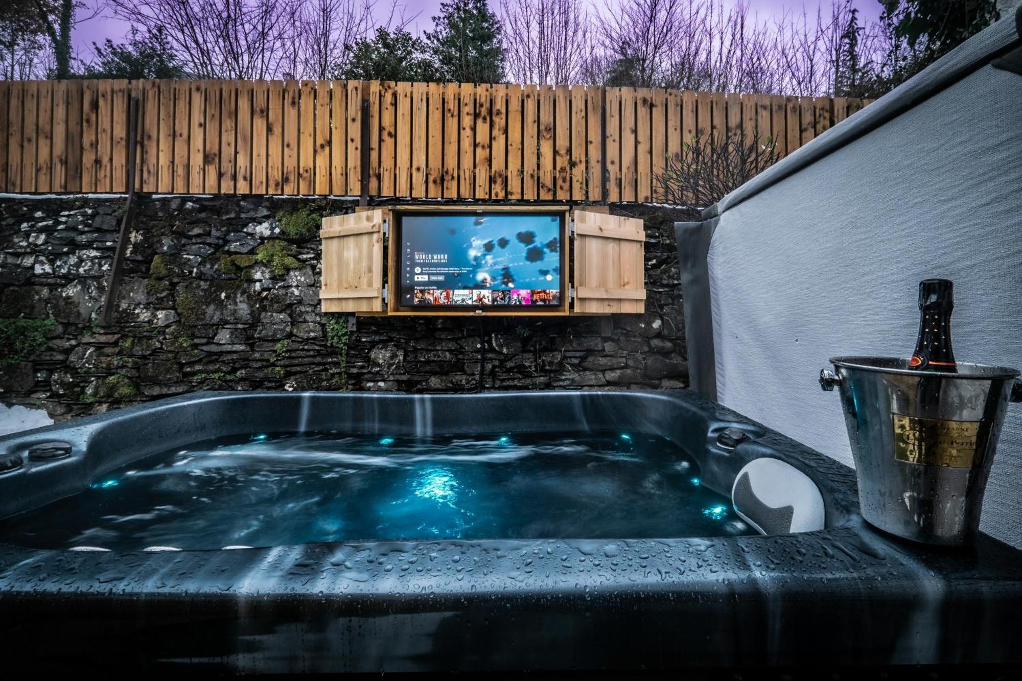 Stunning Cottage Grade 2 Listed With Parking And Hot Tub Bowness-on-Windermere Exterior foto